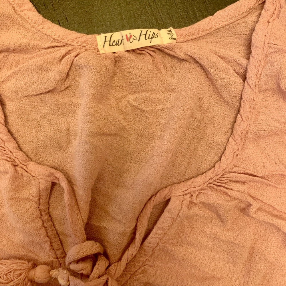 Shoulder eyelet top - Picture 2 of 2